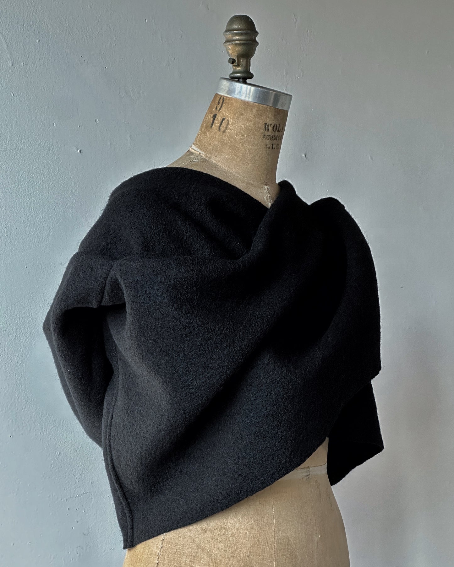 Mythic Cowl in Black Pure Wool (Limited Edition)