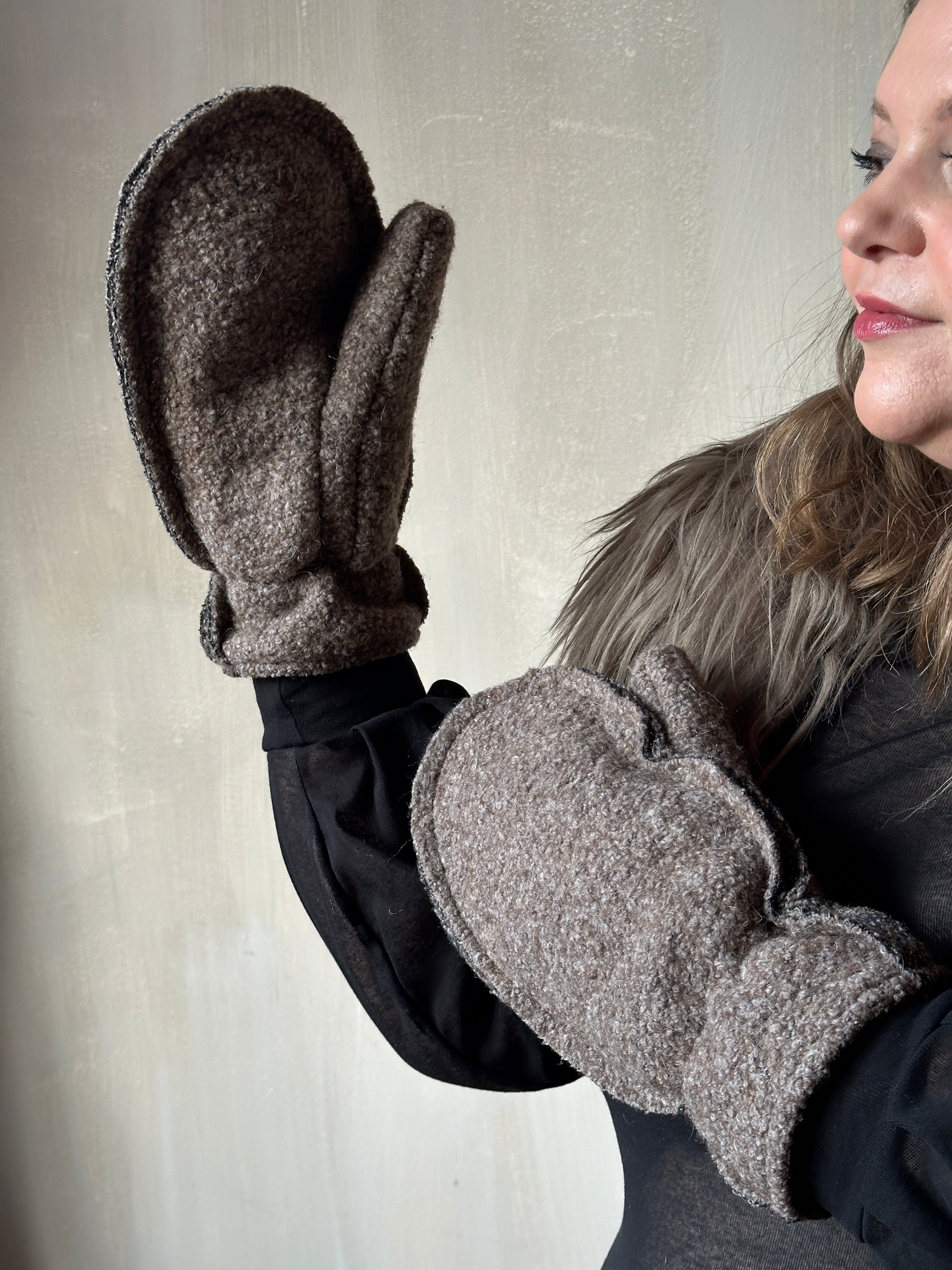 Winter '25 Reverse Seam Mittens in Oatmeal (Pre-Order)