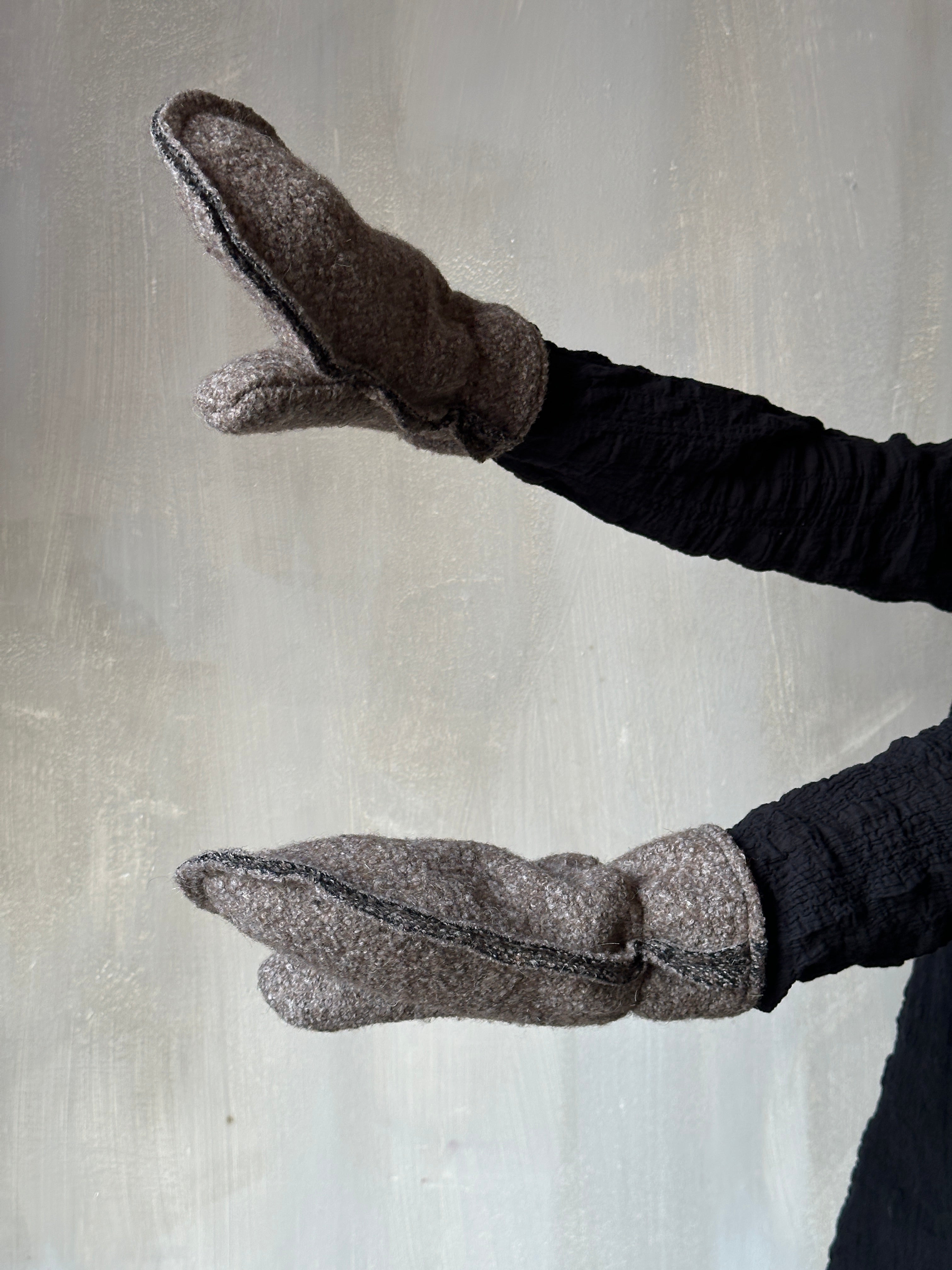 Winter '25 Reverse Seam Mittens in Oatmeal (Pre-Order)