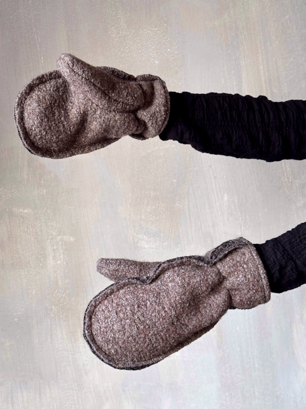 Winter '25 Reverse Seam Mittens in Oatmeal (Pre-Order)