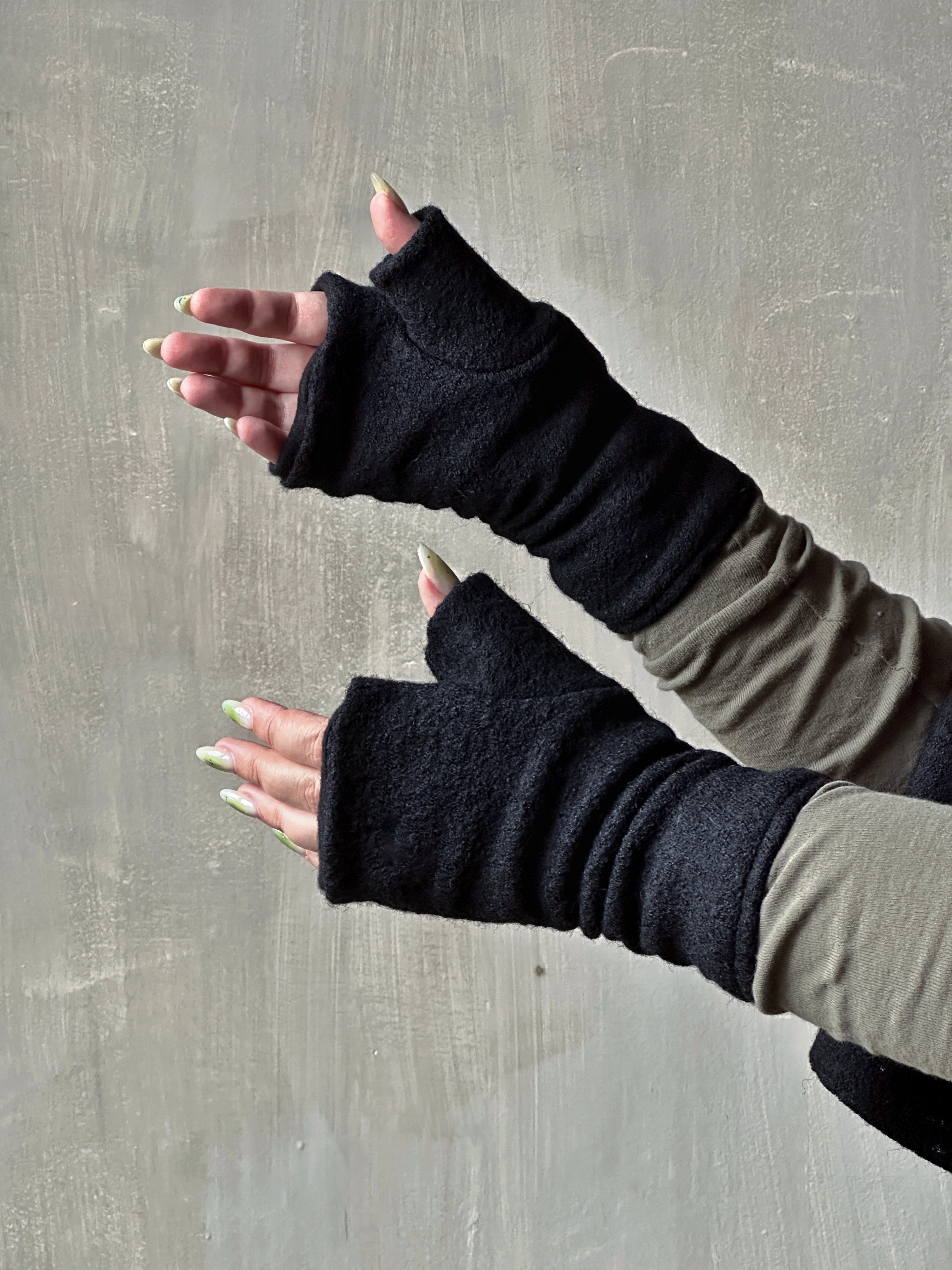 Winter '24 Fingerless Gloves in Black