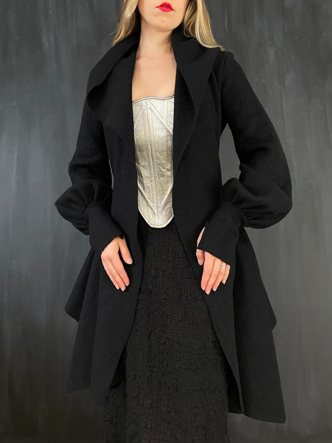 Tournure Hooded Coat in Pure Wool (Pre-Order) – NUIT Clothing Atelier